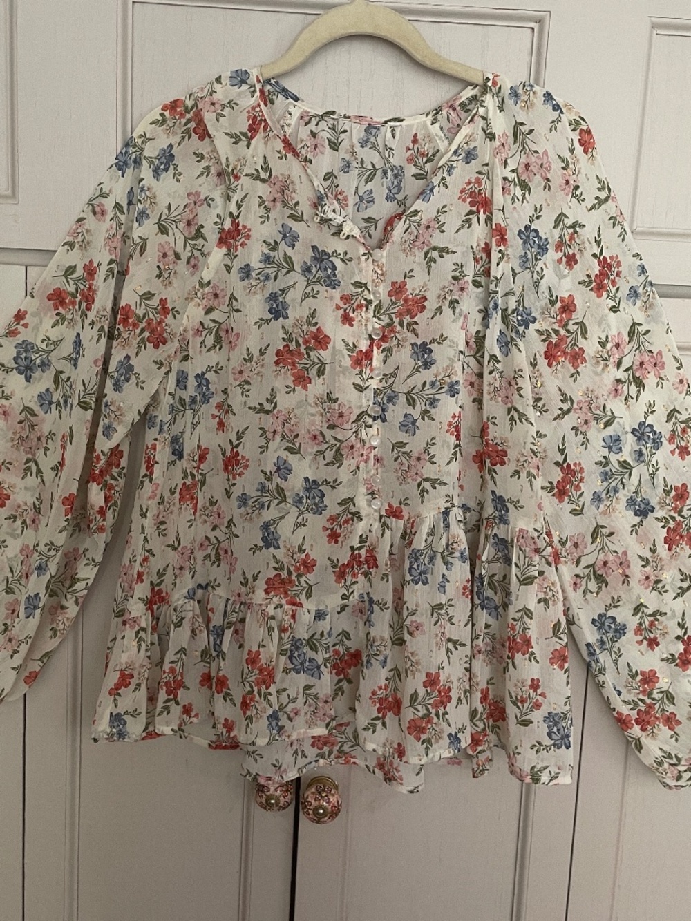 Small flower print  blouse with long sleeves